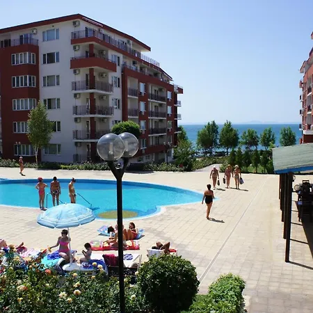 Grand Noks Апартамент *